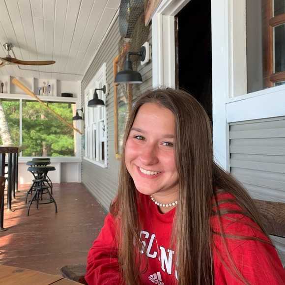 Meet your Posher, Kayla - Picture 1 of 1
